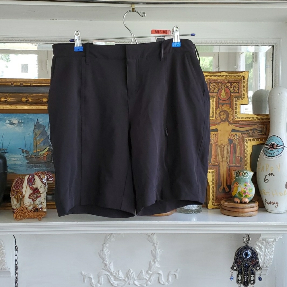 NWT 32° active outdoor Bermuda short size 8/10